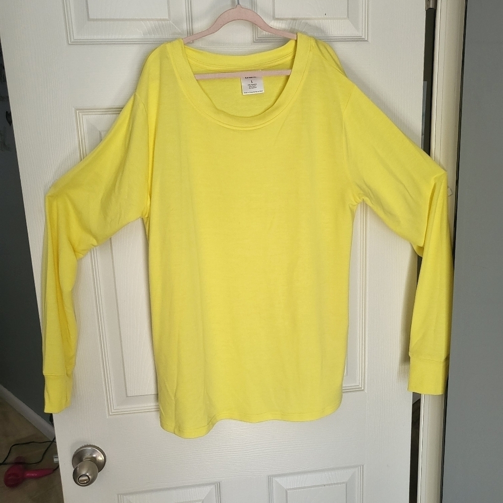 Yellow athleisure top and leggings set